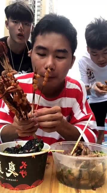 瓜州吃货网红事件,一场美食与争议的较量